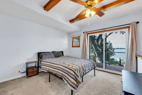 a view of a livingroom with furniture