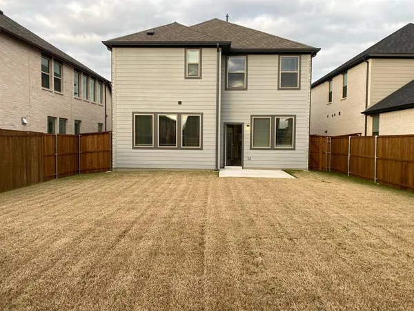 a view of a house with a backyard