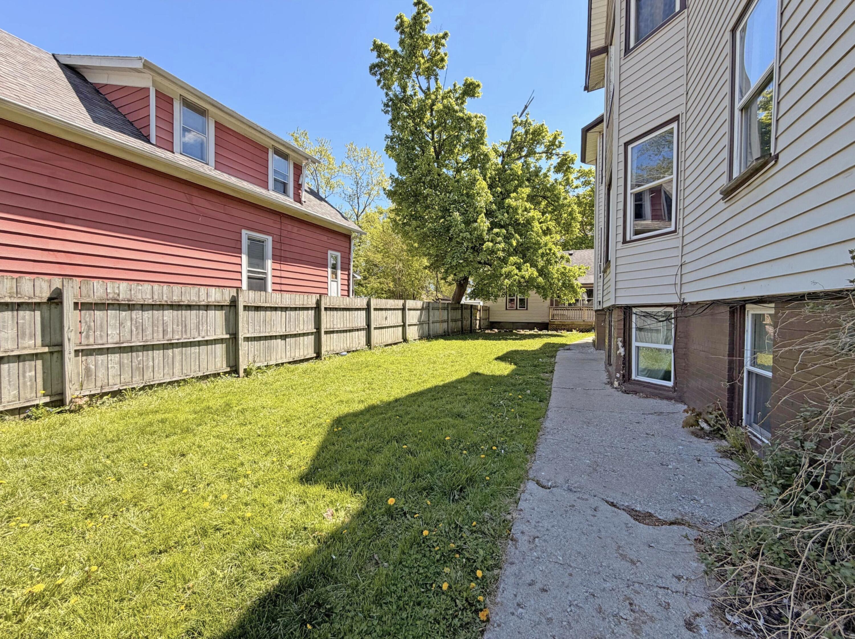 1533 Winslow Street, Unit 1535 Racine, WI 53404 - Photo 3 of 42 Side Yard