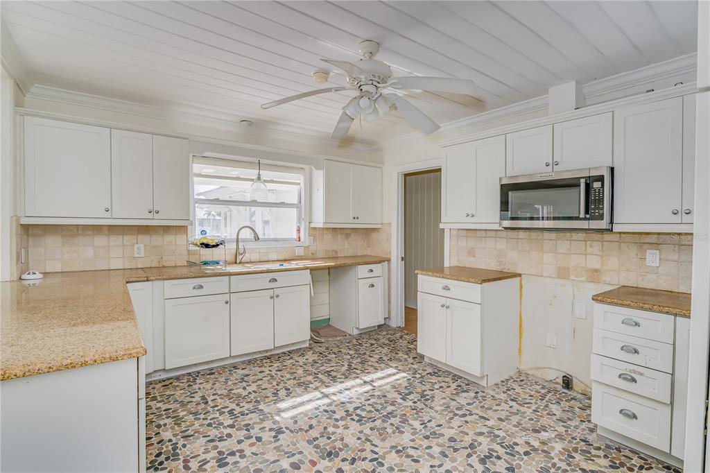 16029 Redington Drive Redington Beach, FL 33708 - Photo 19 of 57