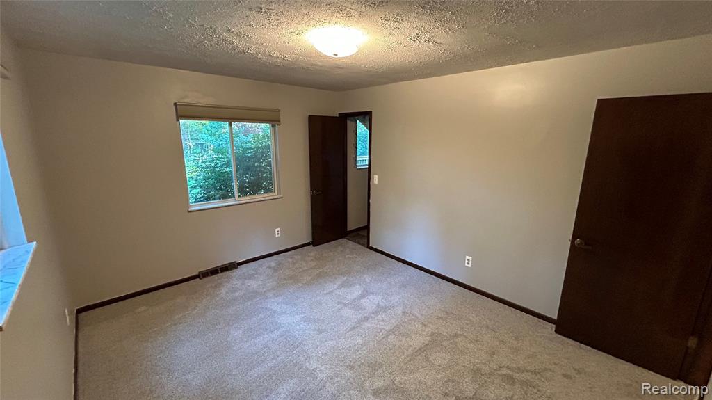 8397 Reese Road Clarkston, MI 48348 - Photo 9 of 28