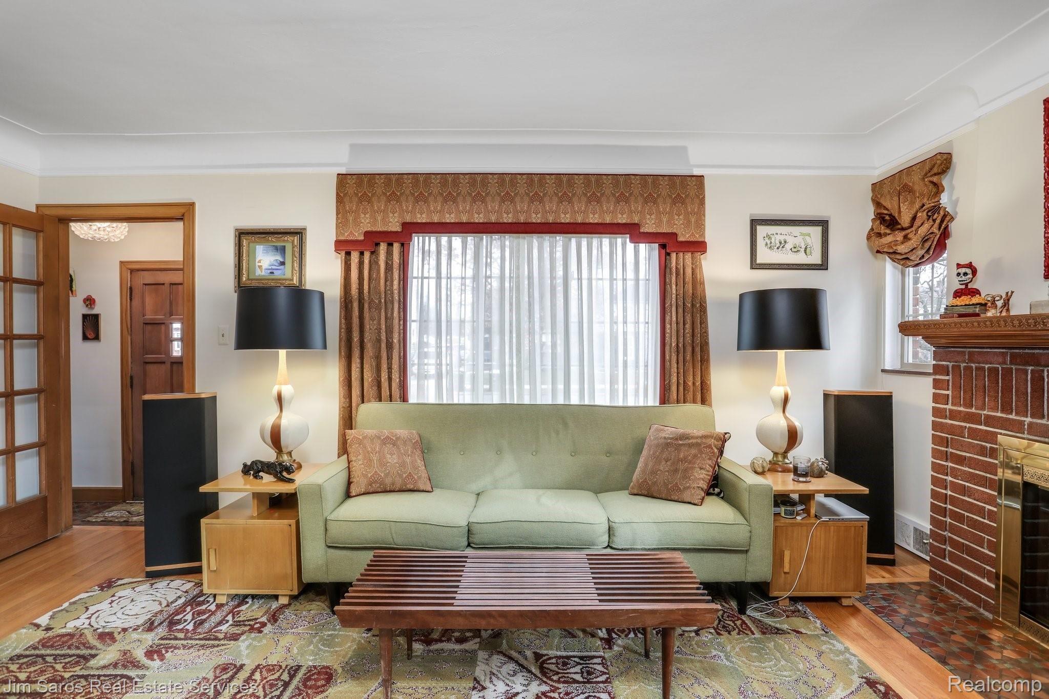 1729 Roslyn Road Grosse Pointe, MI 48236 - Photo 13 of 26 4-web-or-mls-1729 Roslyn Road Grosse Pointe Woods0004.jpg