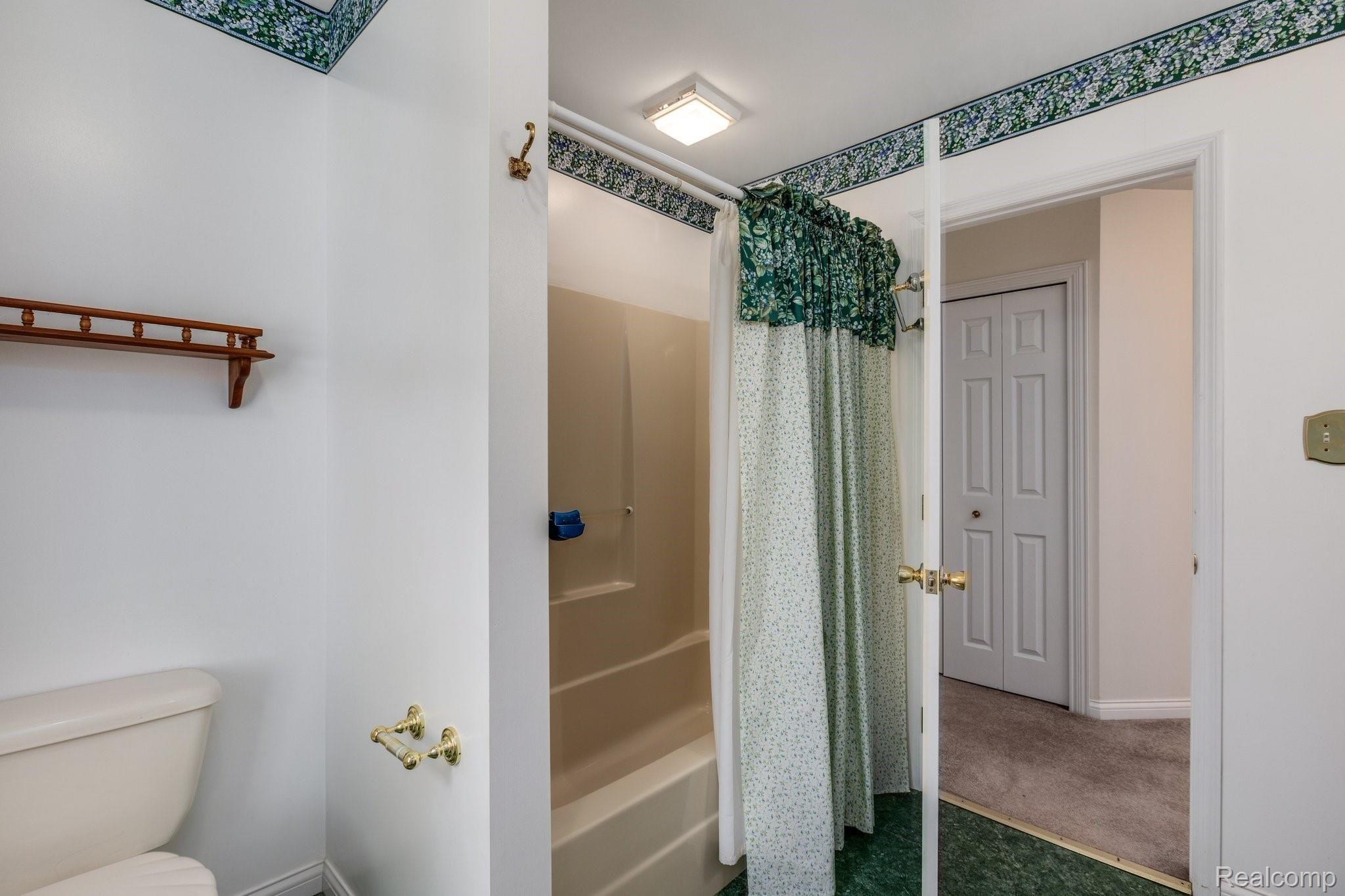 5490 Blood Road Metamora, MI 48455 - Photo 27 of 39 2nd Floor Full Bathroom