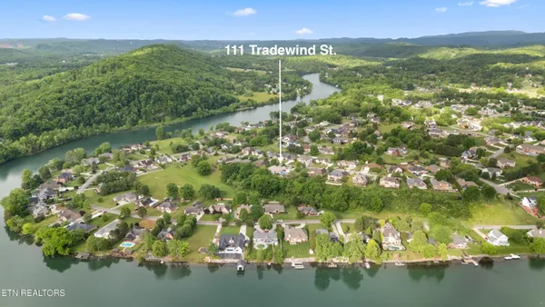 $695,000 | 111 Tradewind Street, Clinton, TN 37716
