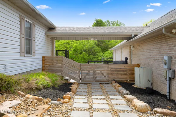 $695,000 | 111 Tradewind Street, Clinton, TN 37716