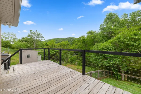 $695,000 | 111 Tradewind Street, Clinton, TN 37716