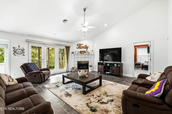 $695,000 | 111 Tradewind Street, Clinton, TN 37716