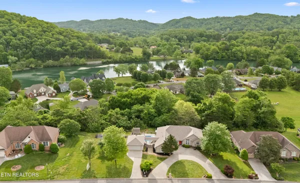 $695,000 | 111 Tradewind Street, Clinton, TN 37716