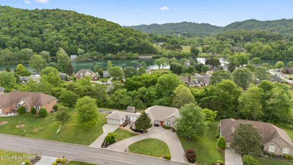 $695,000 | 111 Tradewind Street, Clinton, TN 37716
