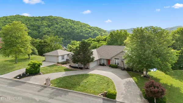 $695,000 | 111 Tradewind Street, Clinton, TN 37716
