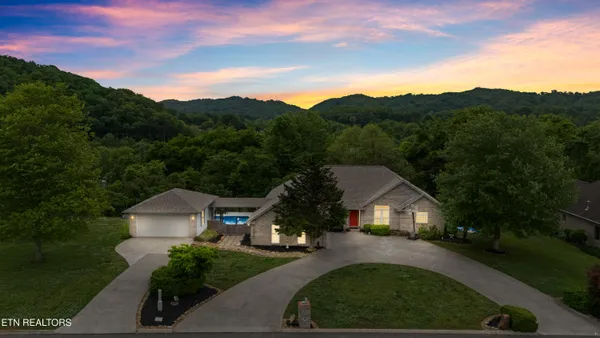 $695,000 | 111 Tradewind Street, Clinton, TN 37716