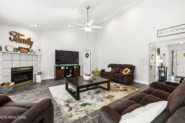 $695,000 | 111 Tradewind Street, Clinton, TN 37716