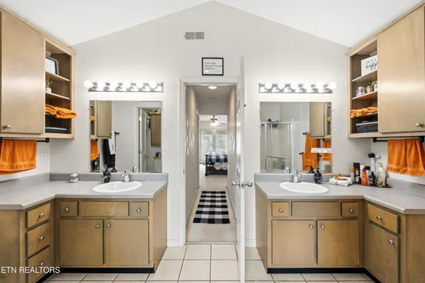 $695,000 | 111 Tradewind Street, Clinton, TN 37716