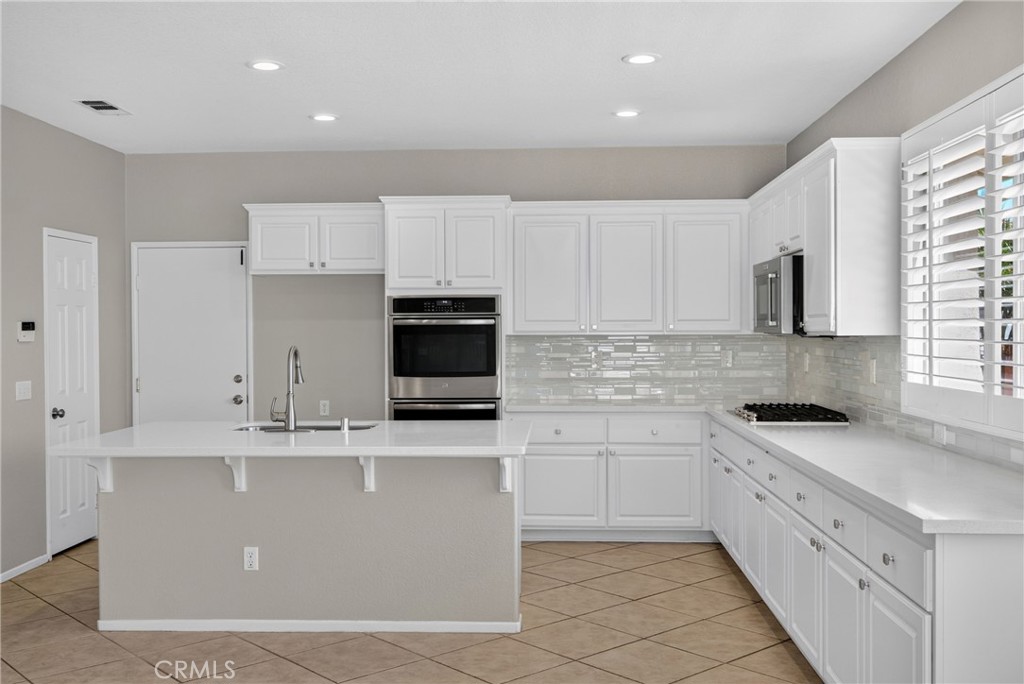 12611 Avocado Way Riverside, CA 92503 - Photo 14 of 62 Kitchen