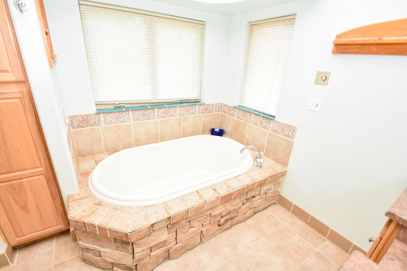 1933 Rice Hill School Road McKee, KY 40447 - Photo 23 of 23 Master Tub