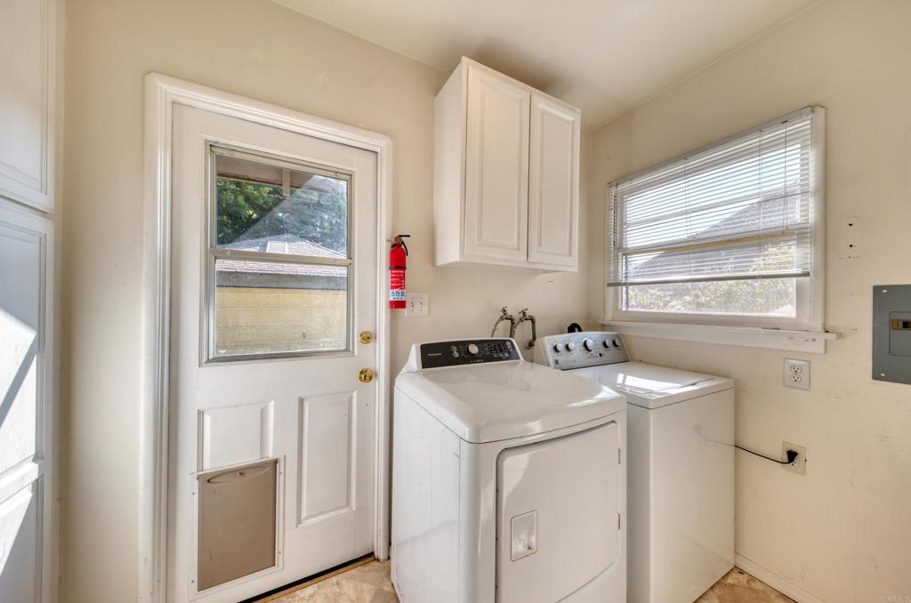 444 North Myrtle Avenue Monrovia, CA 91016 - Photo 17 of 37 a utility room with dryer and washer