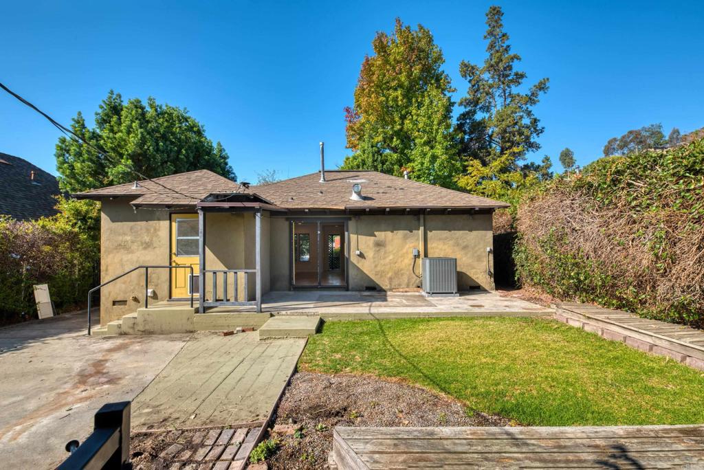 444 North Myrtle Avenue Monrovia, CA 91016 - Photo 18 of 37 a front view of a house with garden
