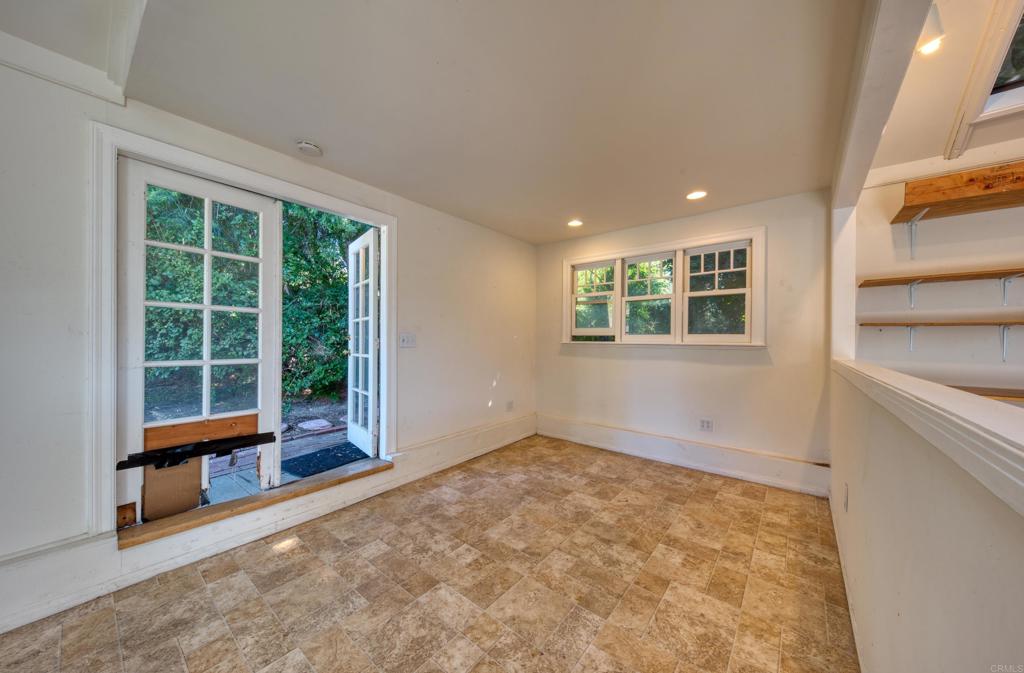 444 North Myrtle Avenue Monrovia, CA 91016 - Photo 30 of 37 an empty room with windows