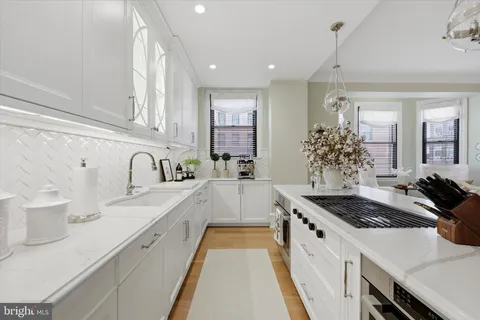 $619,999 | 250 South 13th Street, Unit 8D, Philadelphia, PA 19107
