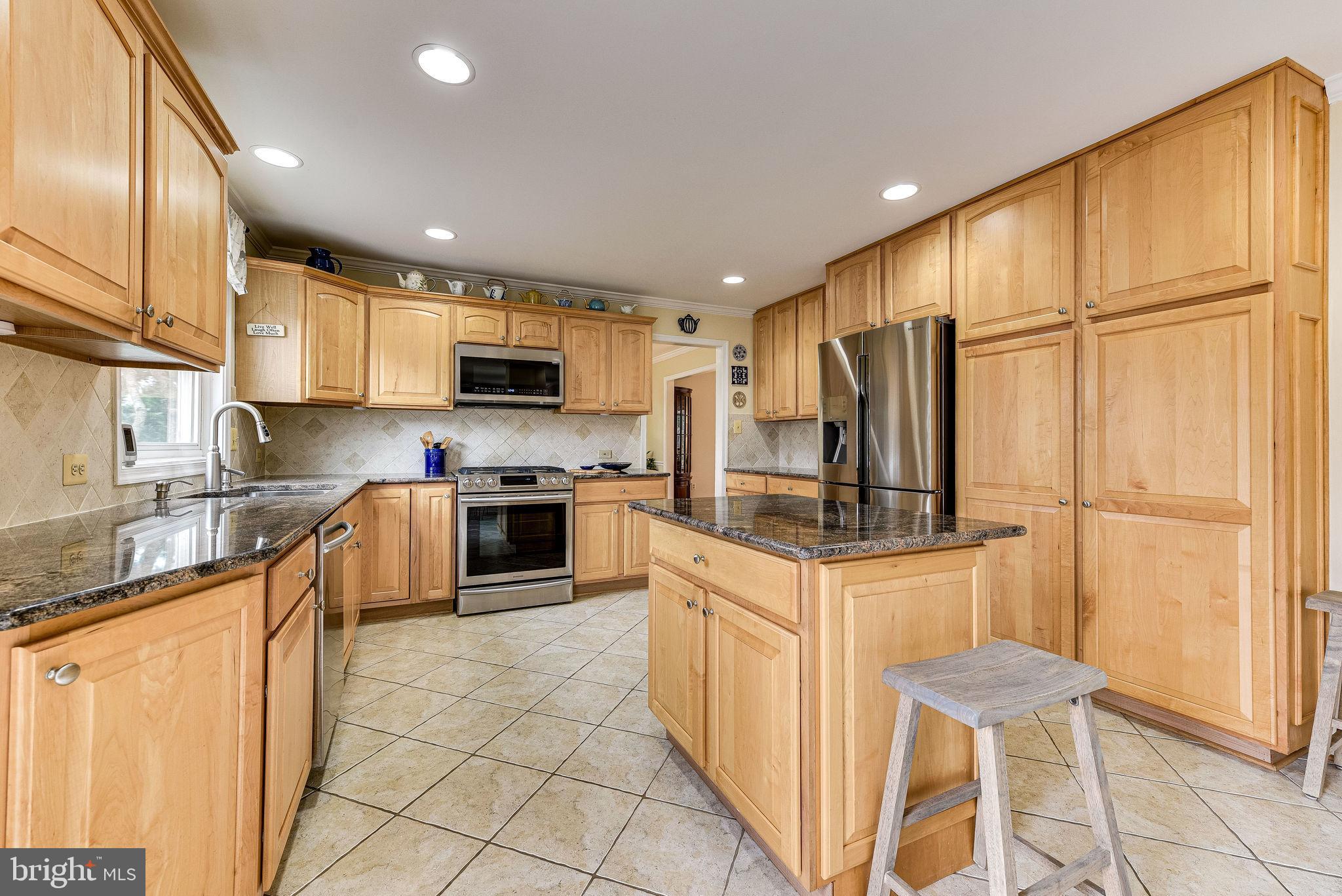 2703 East Ridge Court Oakton, VA 22124 - Photo 2 of 45