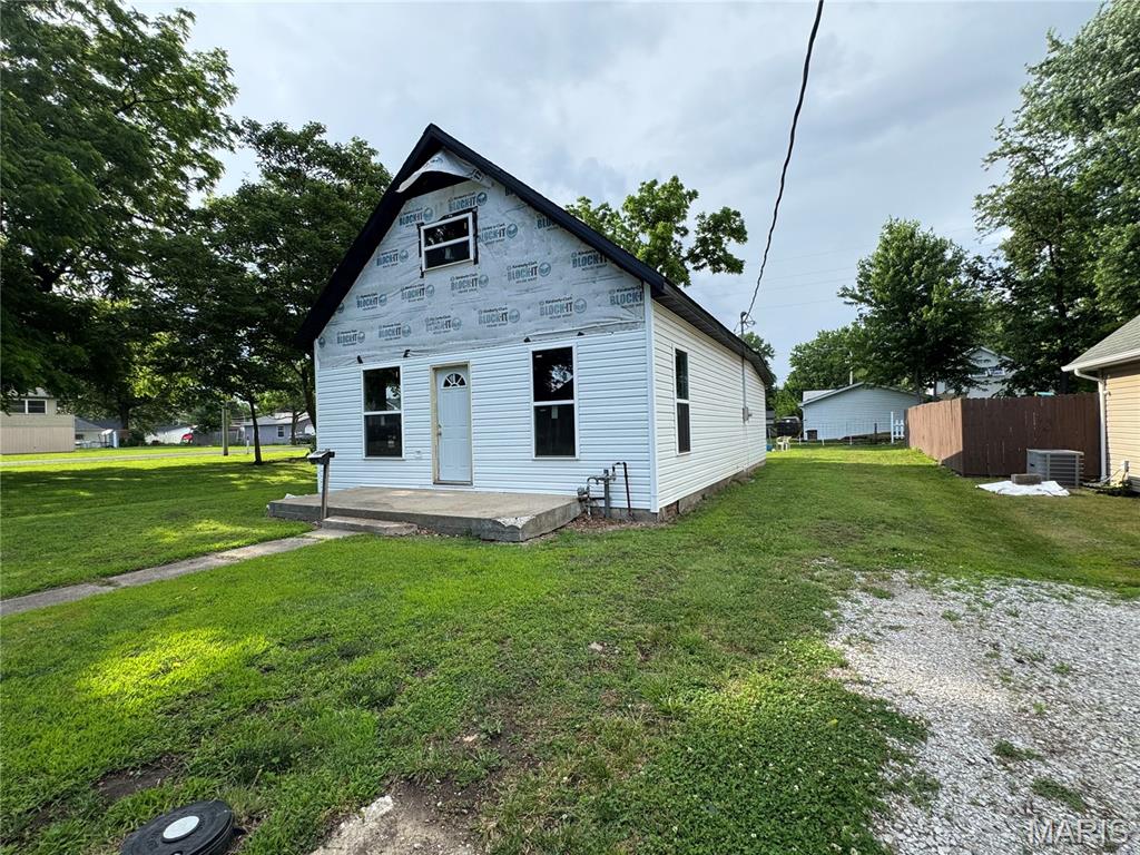 603 East Chestnut Street Gillespie, IL 62033 - Photo 2 of 12