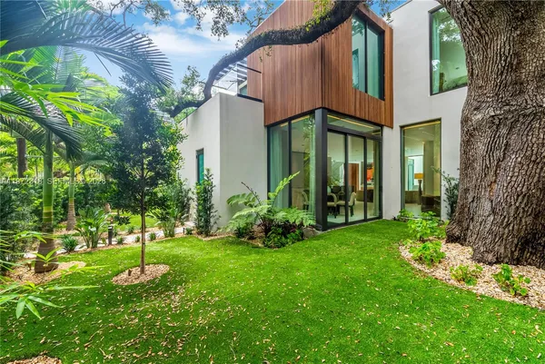 a view of a back yard of the house