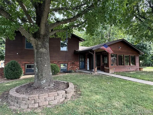 $270,000 | 806 Charles Court, Steeleville, IL 62288