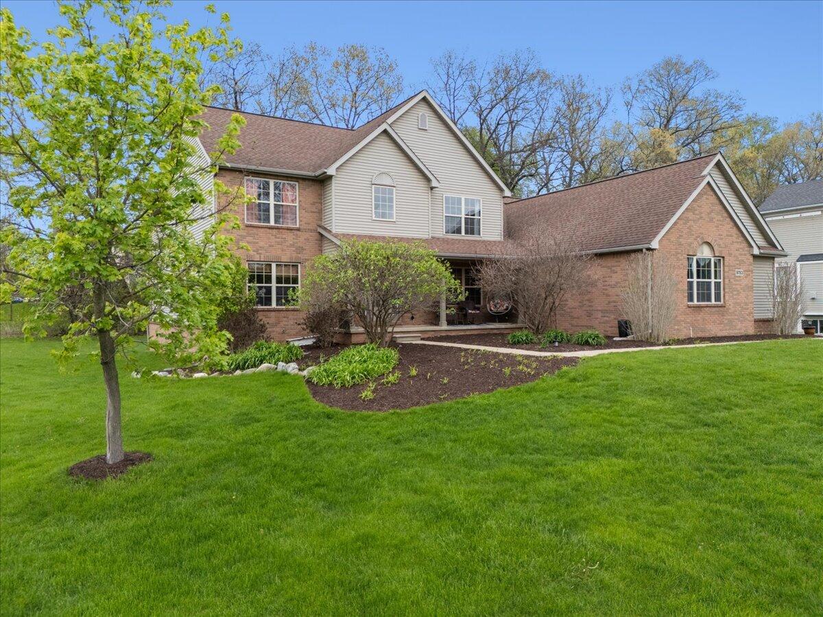 9783 Viewcrest Court Howell, MI 48843 - Photo 4 of 51 08-9793 Viewcrest Drone-33