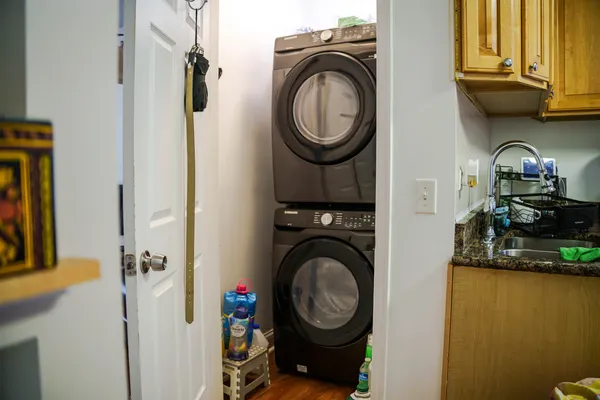 a view of a bedroom with washer and dryer
