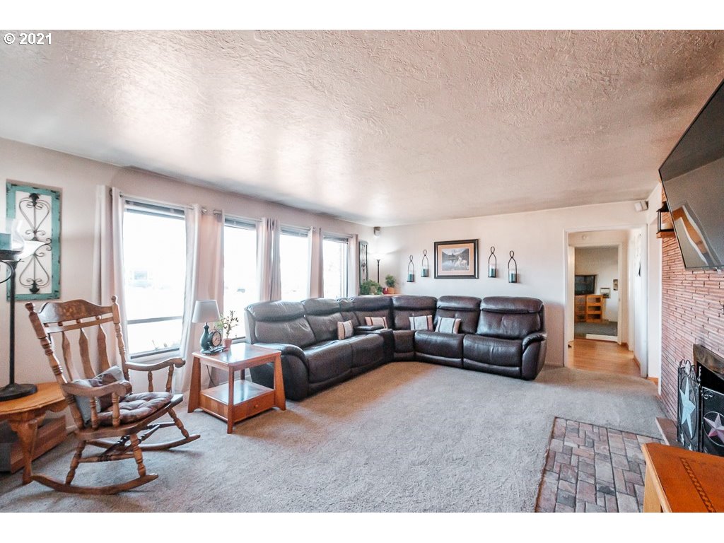 188 Northeast Polk Station Road Dallas, OR 97338 - Photo 2 of 28 Gallery Image 2