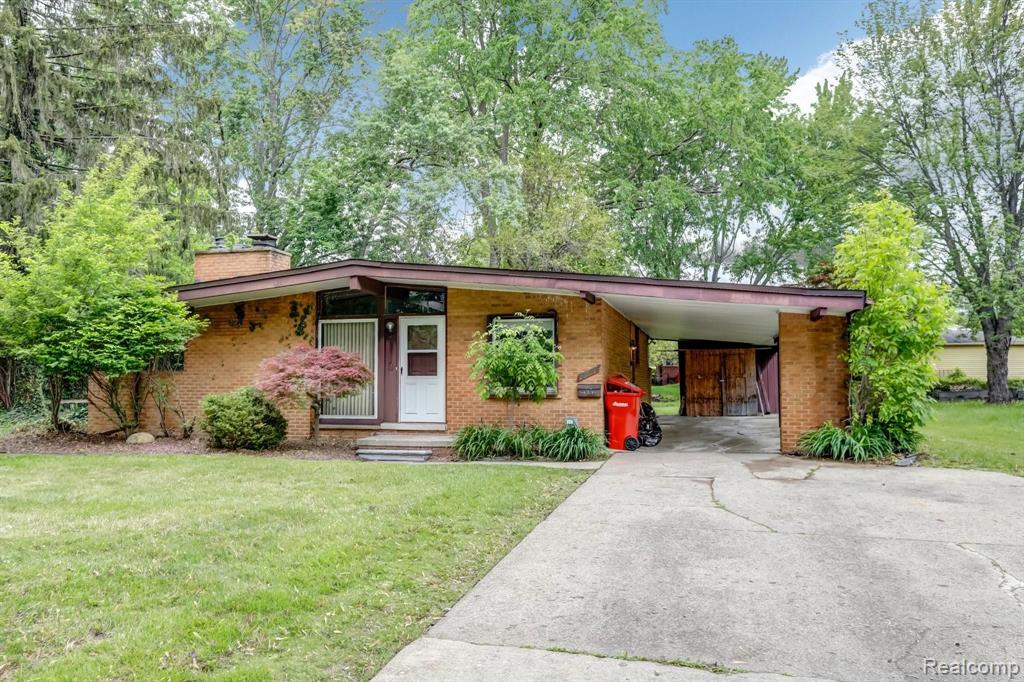 29531 Fall River Road Southfield, MI 48076 - Photo 2 of 25