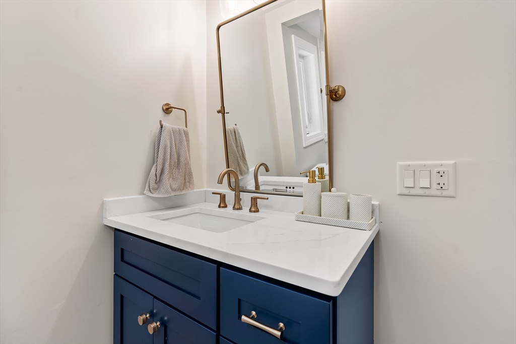 9 Chapman Road Wakefield, MA 01880 - Photo 11 of 34