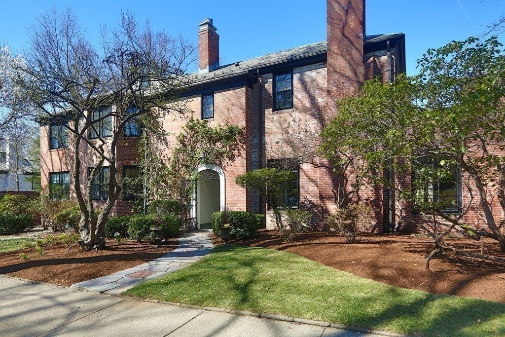 39 Worthington Road Brookline, MA 02446 - Photo 3 of 40