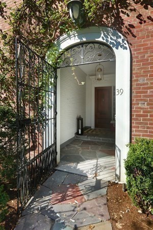 39 Worthington Road Brookline, MA 02446 - Photo 4 of 40