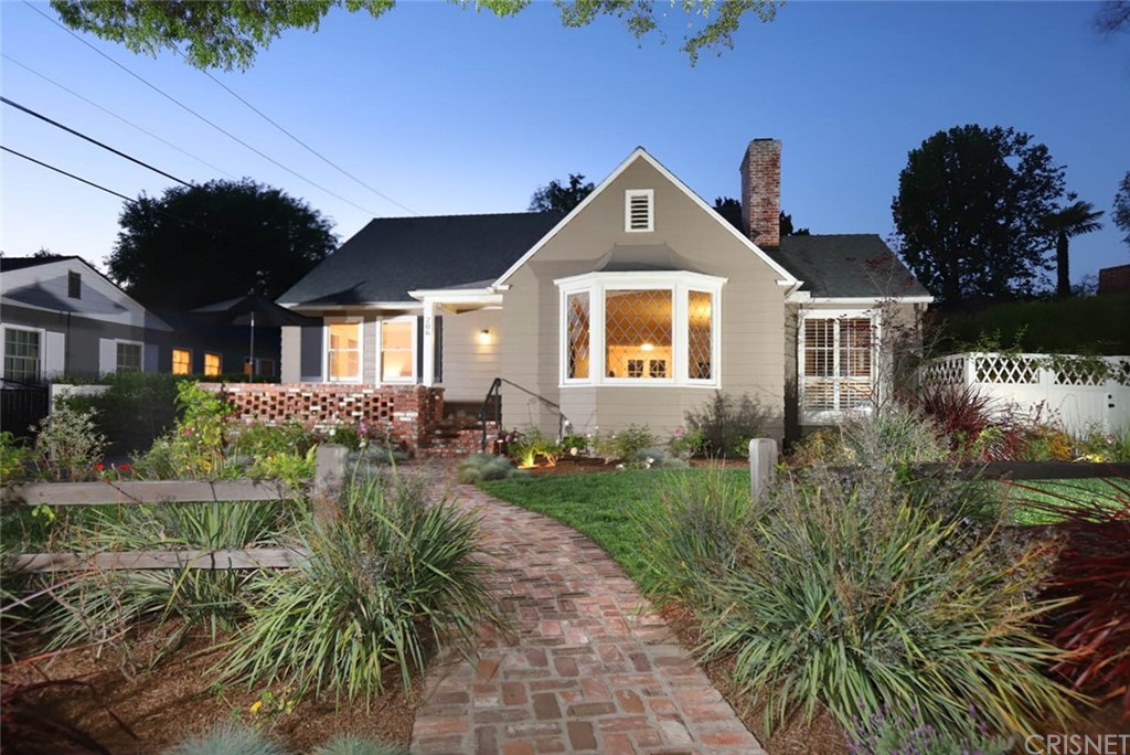 206 Sierra View Road Pasadena, CA 91105 - Photo 4 of 46 a front view of a house with a yard