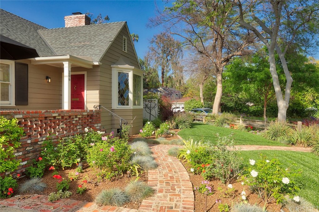 206 Sierra View Road Pasadena, CA 91105 - Photo 7 of 46 a front view of a house with garden