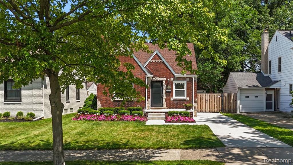 1450 Hampton Road Grosse Pointe Woods, MI 48236 - Photo 2 of 53