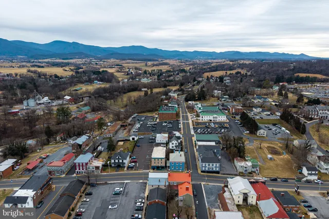 $429,900 | 221 West Main Street, Luray, VA 22835