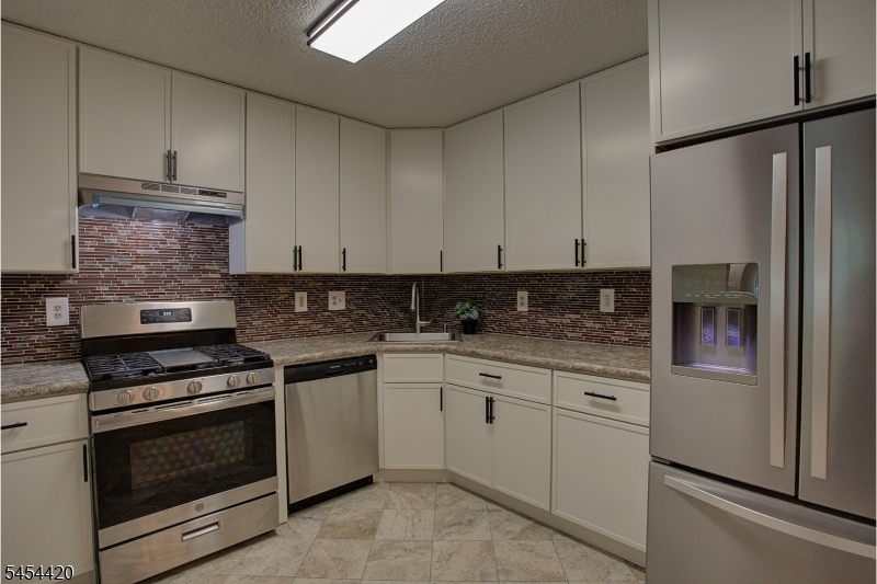 914 Timberbrooke Drive Bedminster, NJ 07921 - Photo 10 of 31 Gallery Image 10