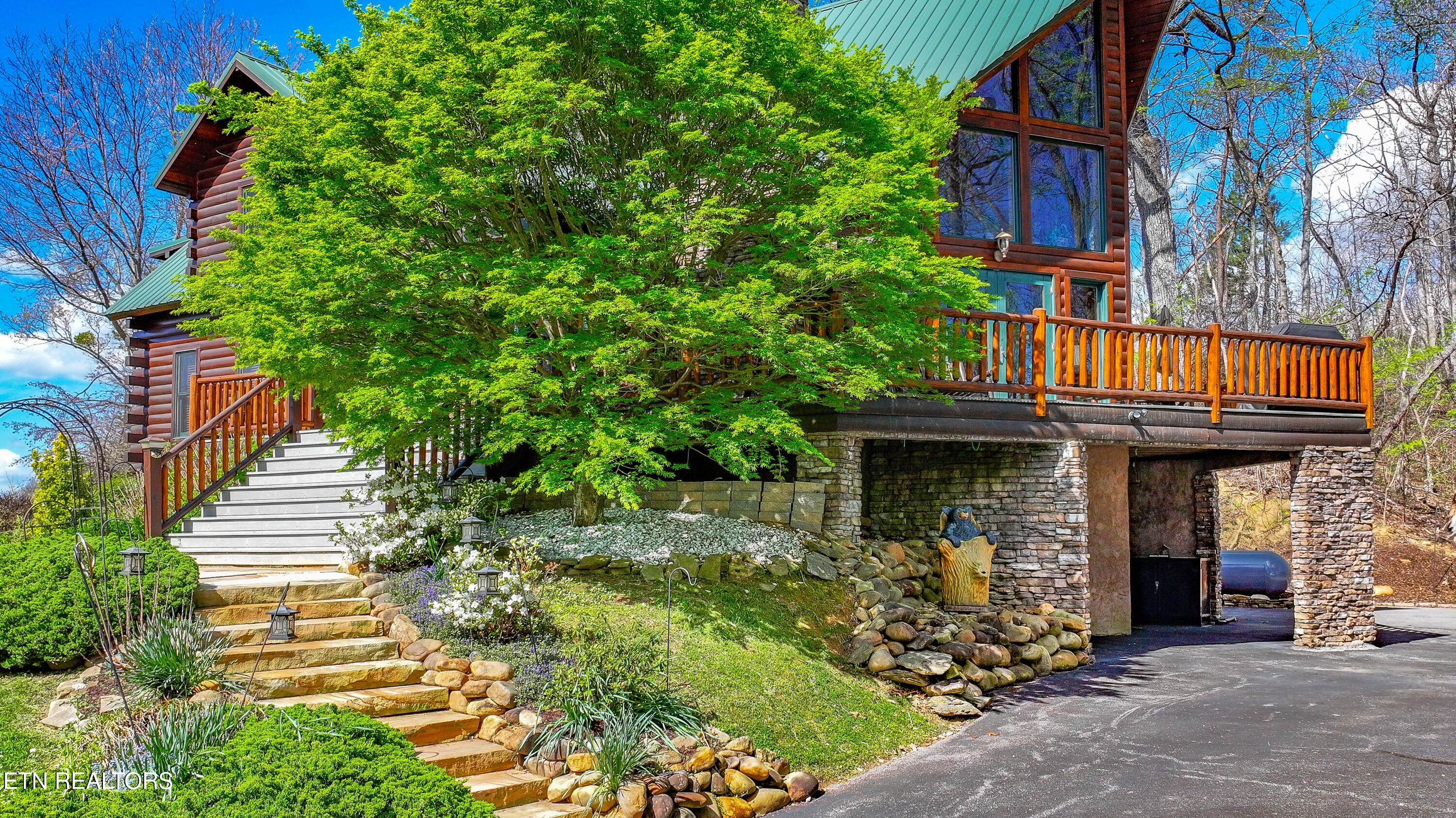 3341 Sugar Maple Loop Road Sevierville, TN 37862 - Photo 8 of 60 DJI_20250405091432_0072_D