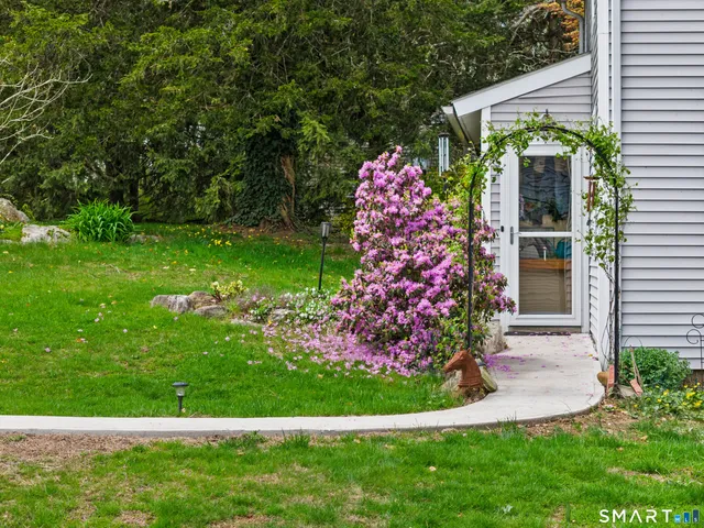 $1,800 | 46 Main Street, Unit 1, Centerbrook, CT 06409