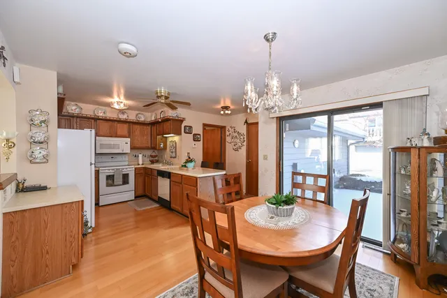 $279,900 | 359 Lexington Court, Unit B, Pewaukee, WI 53072