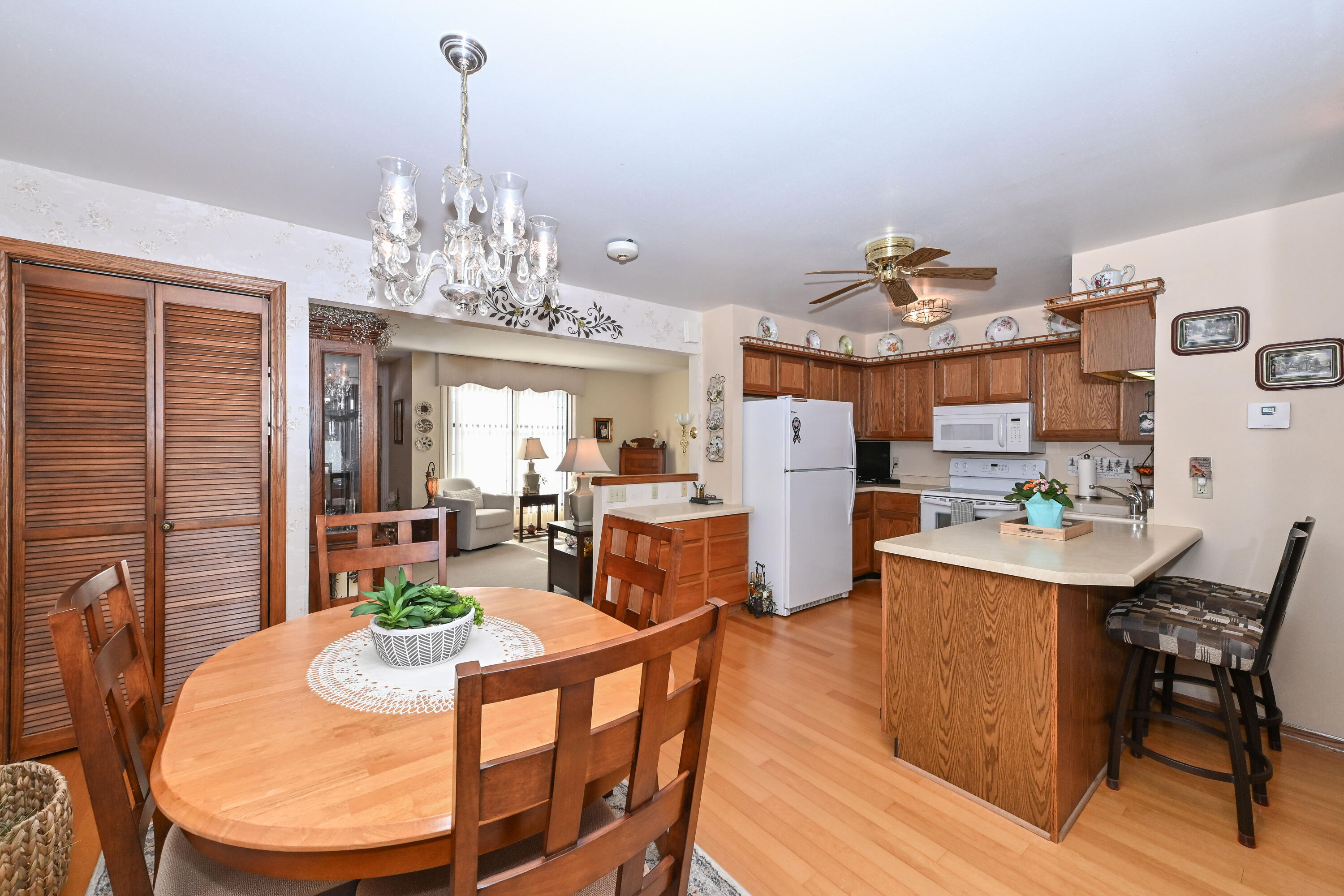 359 Lexington Court, Unit B Pewaukee, WI 53072 - Photo 12 of 35 Kitchen/Dining room