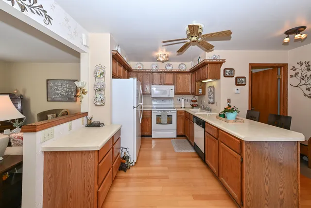 $279,900 | 359 Lexington Court, Unit B, Pewaukee, WI 53072