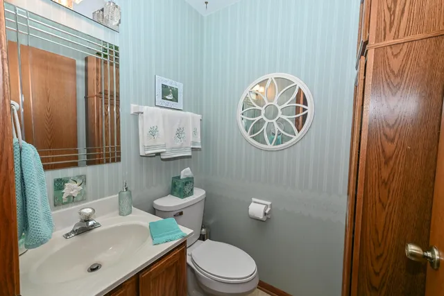 $279,900 | 359 Lexington Court, Unit B, Pewaukee, WI 53072