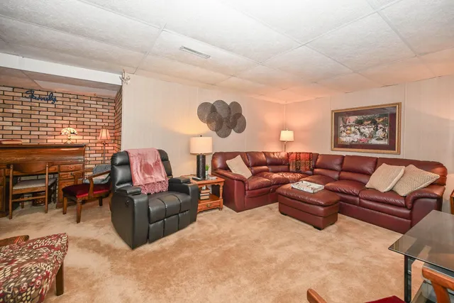 $279,900 | 359 Lexington Court, Unit B, Pewaukee, WI 53072