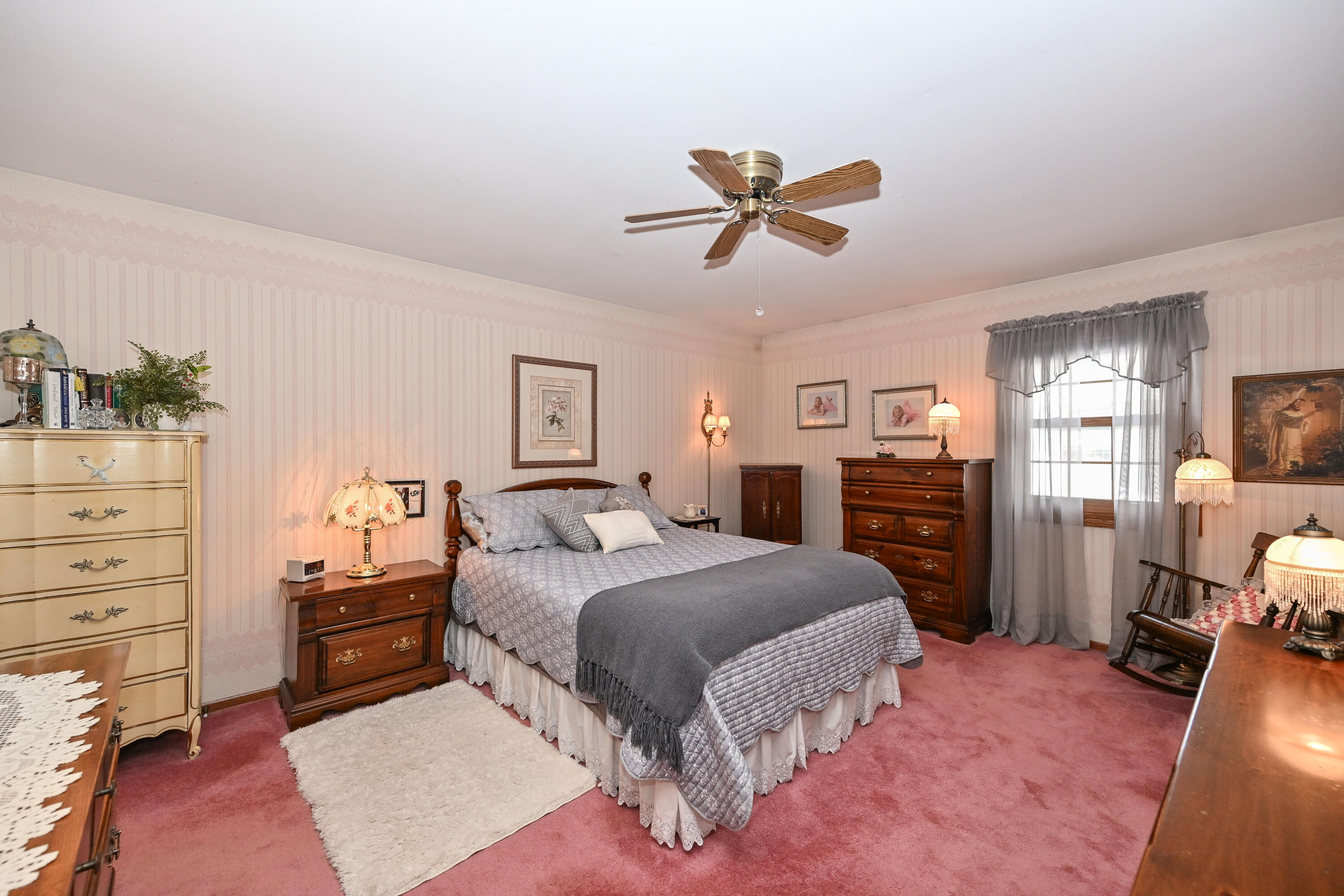 359 Lexington Court, Unit B Pewaukee, WI 53072 - Photo 23 of 35 Primary bedroom