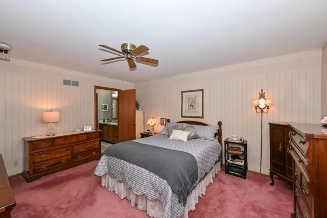 $279,900 | 359 Lexington Court, Unit B, Pewaukee, WI 53072