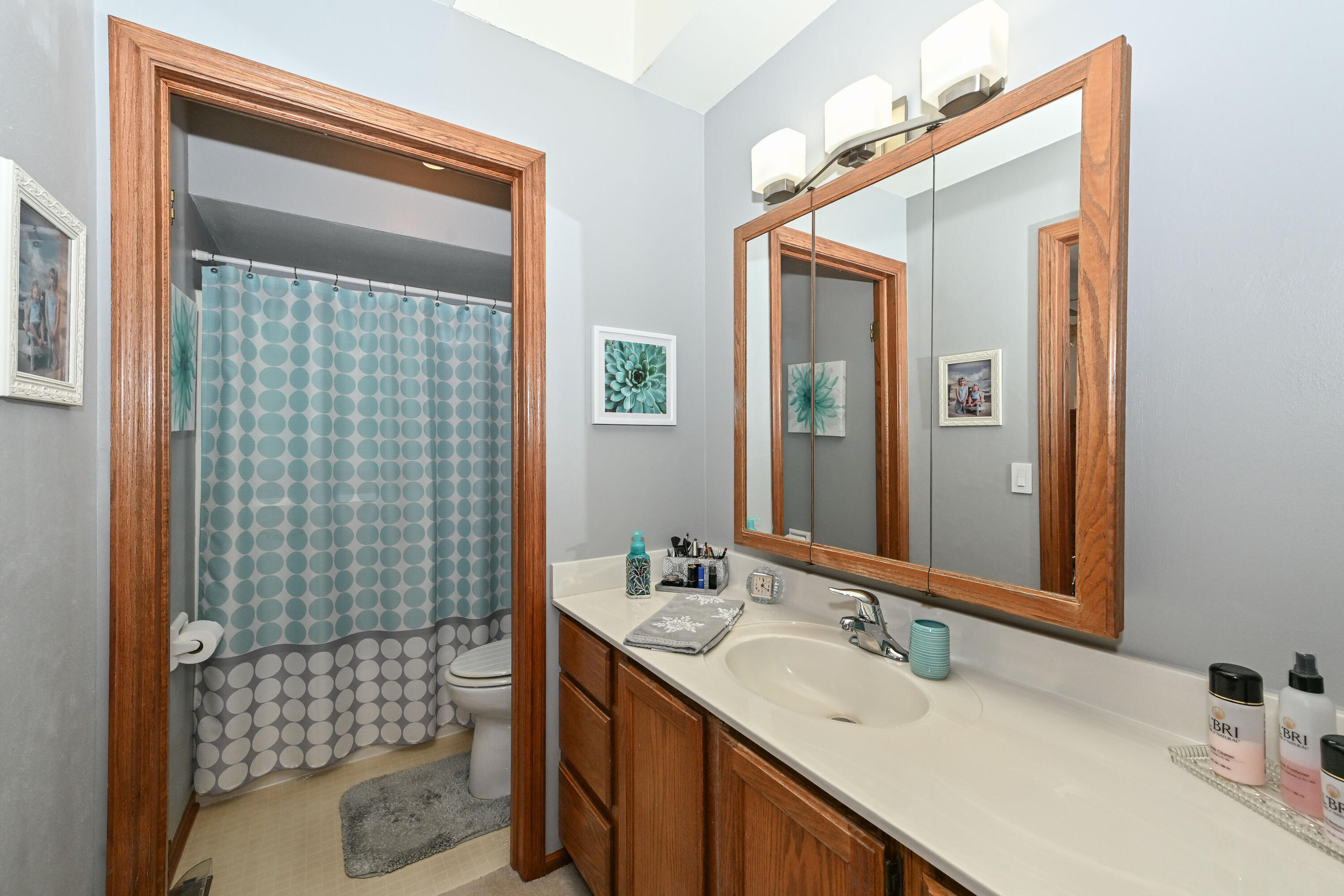 359 Lexington Court, Unit B Pewaukee, WI 53072 - Photo 26 of 35 Full bathroom