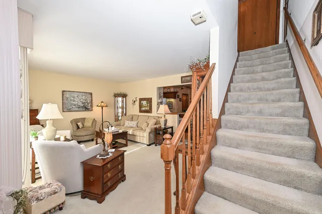 $279,900 | 359 Lexington Court, Unit B, Pewaukee, WI 53072